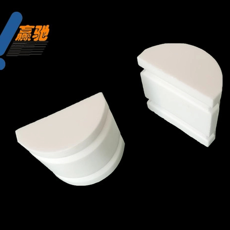 帶凹槽的耐磨陶瓷半瓷柱 氧化鋁耐磨陶瓷柱 耐磨陶瓷柱 氧化鋁耐磨陶瓷半柱 淄博贏馳陶瓷新材料有限公司