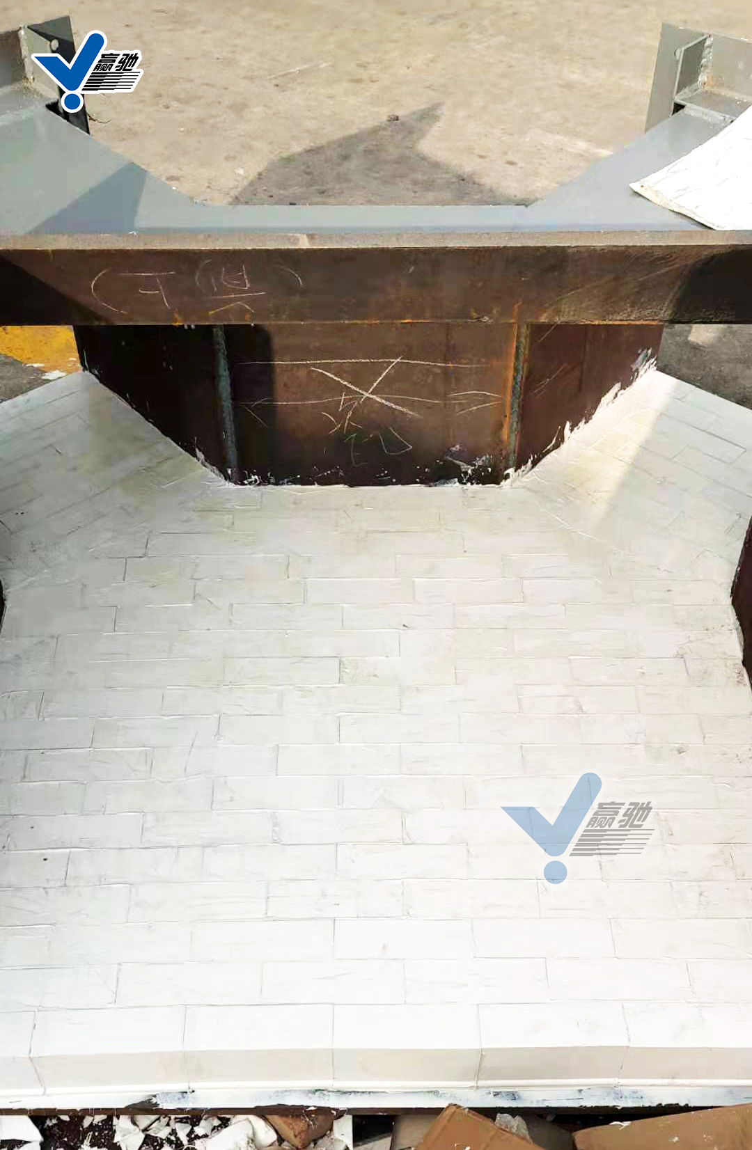 我們?yōu)榈V山客戶(hù)的陶瓷料斗升級(jí)為90mm厚陶瓷 確保3年以上不出問(wèn)題 淄博贏馳陶瓷