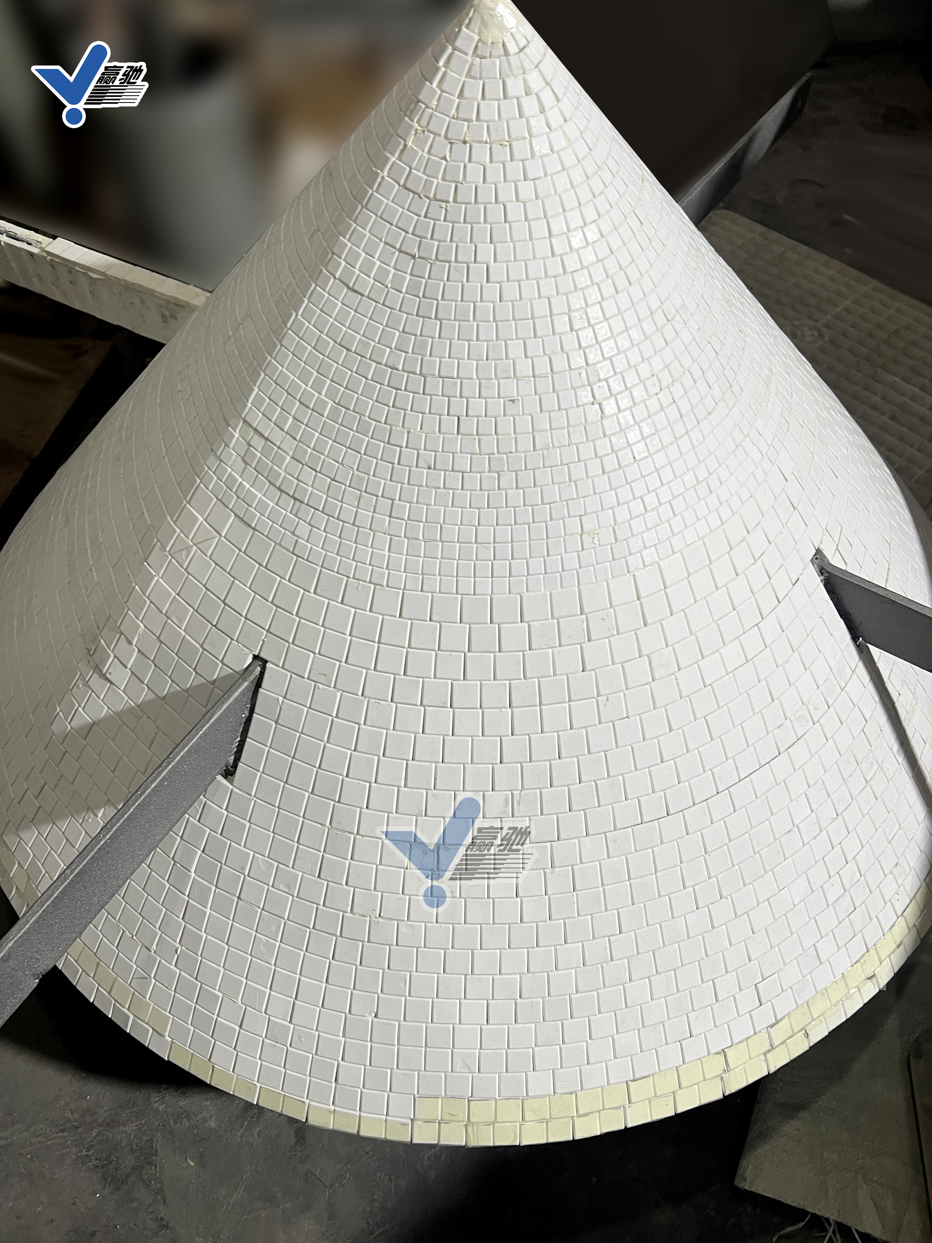 散料錐襯貼耐磨陶瓷 散料錐內(nèi)襯氧化鋁耐磨陶瓷片 耐磨陶瓷散料錐 陶瓷馬賽克散料錐 散料錐氧化鋁片 氧化鋁耐磨陶瓷散料錐 散料錐表面防磨層 散料錐耐磨內(nèi)襯-淄博贏馳陶瓷新材料有限公司