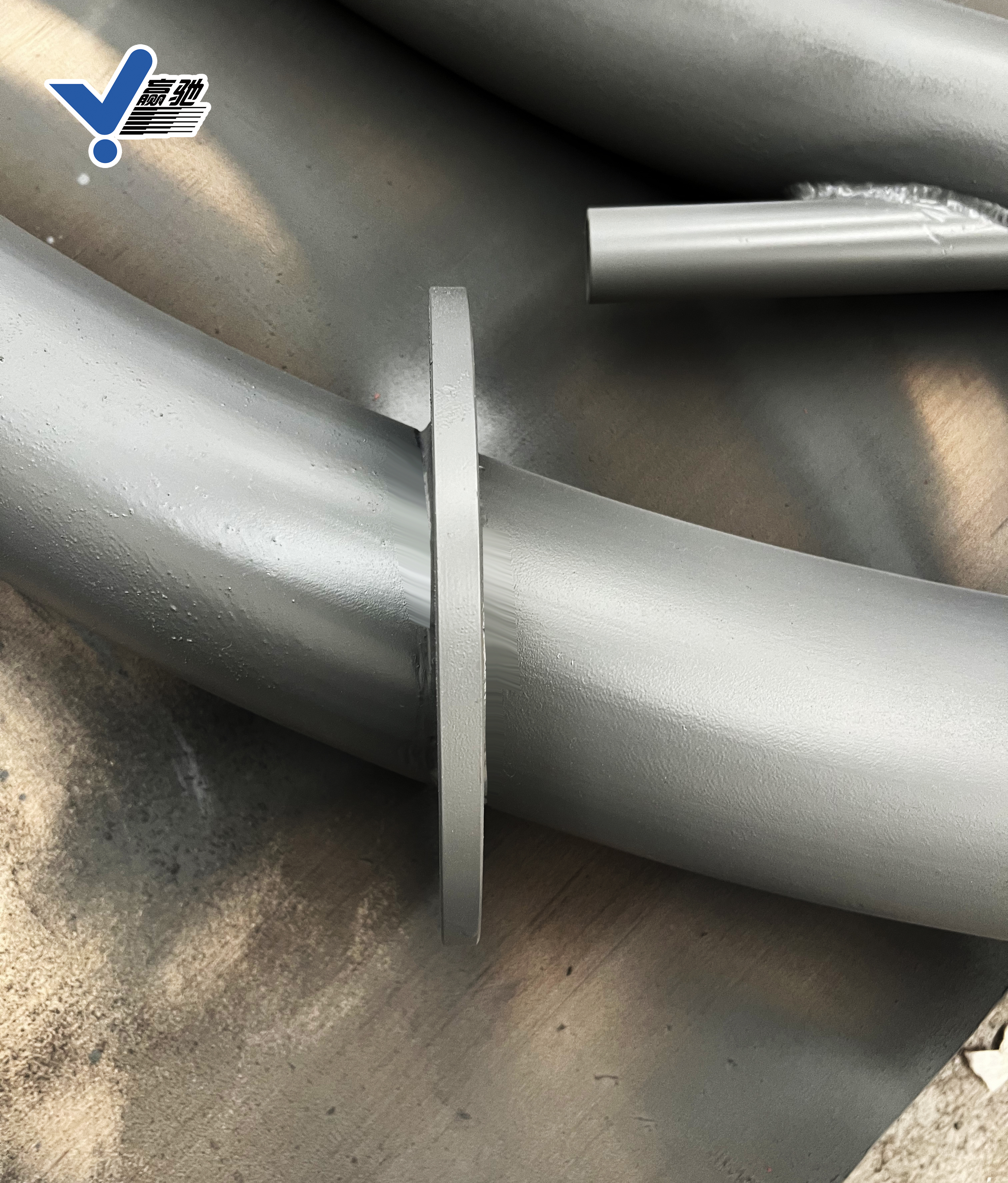 三通鋼管內(nèi)襯耐磨陶瓷的優(yōu)勢(shì)解析？淄博贏馳陶瓷