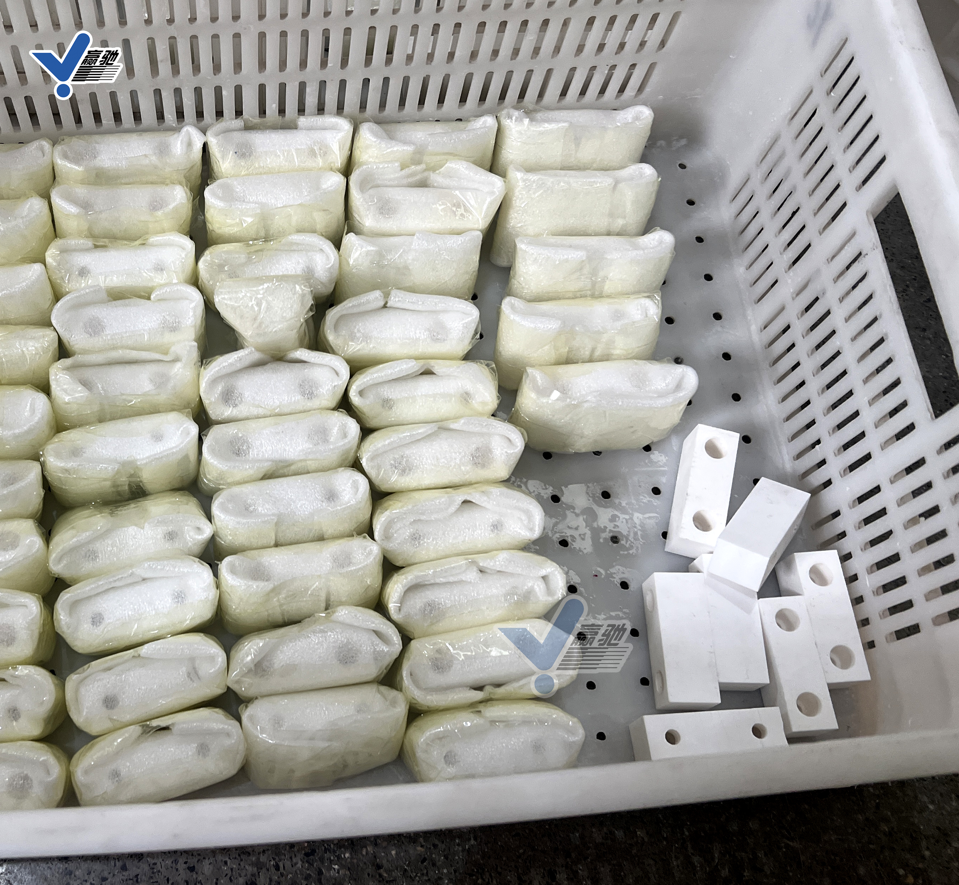 氣流磨分級輪陶瓷塊 氣流磨分級輪氧化鋁陶瓷塊 異形耐磨陶瓷塊定制 異形氧化鋁耐磨陶瓷塊 氧化鋁耐磨陶瓷塊 現(xiàn)貨陶瓷塊 打孔陶瓷塊 現(xiàn)貨氧化鋁陶瓷塊 圖紙定制陶瓷 淄博贏馳陶瓷新材料有限公司