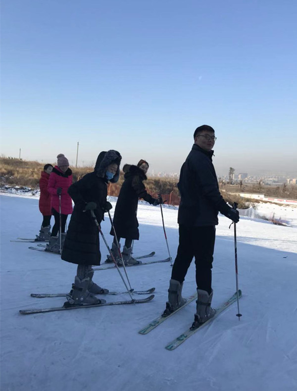 淄博赢驰组织员工滑雪活动2019.1.28
