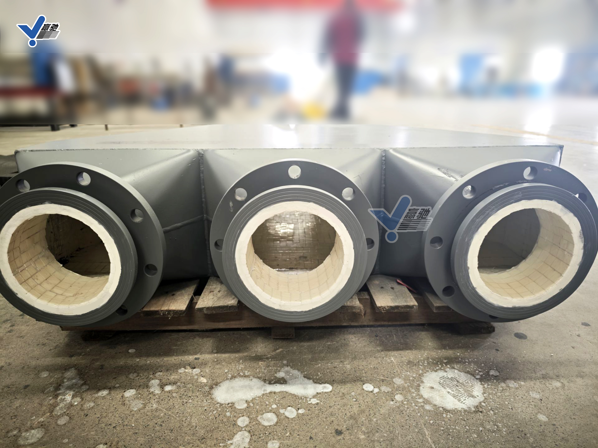 四通内衬氧化铝陶瓷片 陶瓷内衬四通 耐磨陶瓷三通 高铝刚玉内衬 高防磨 耐腐蚀 耐冲击 不挂料 不堵料 源头生产厂家 来件加工 上门安装 山东淄博赢驰陶瓷新材料有限公司