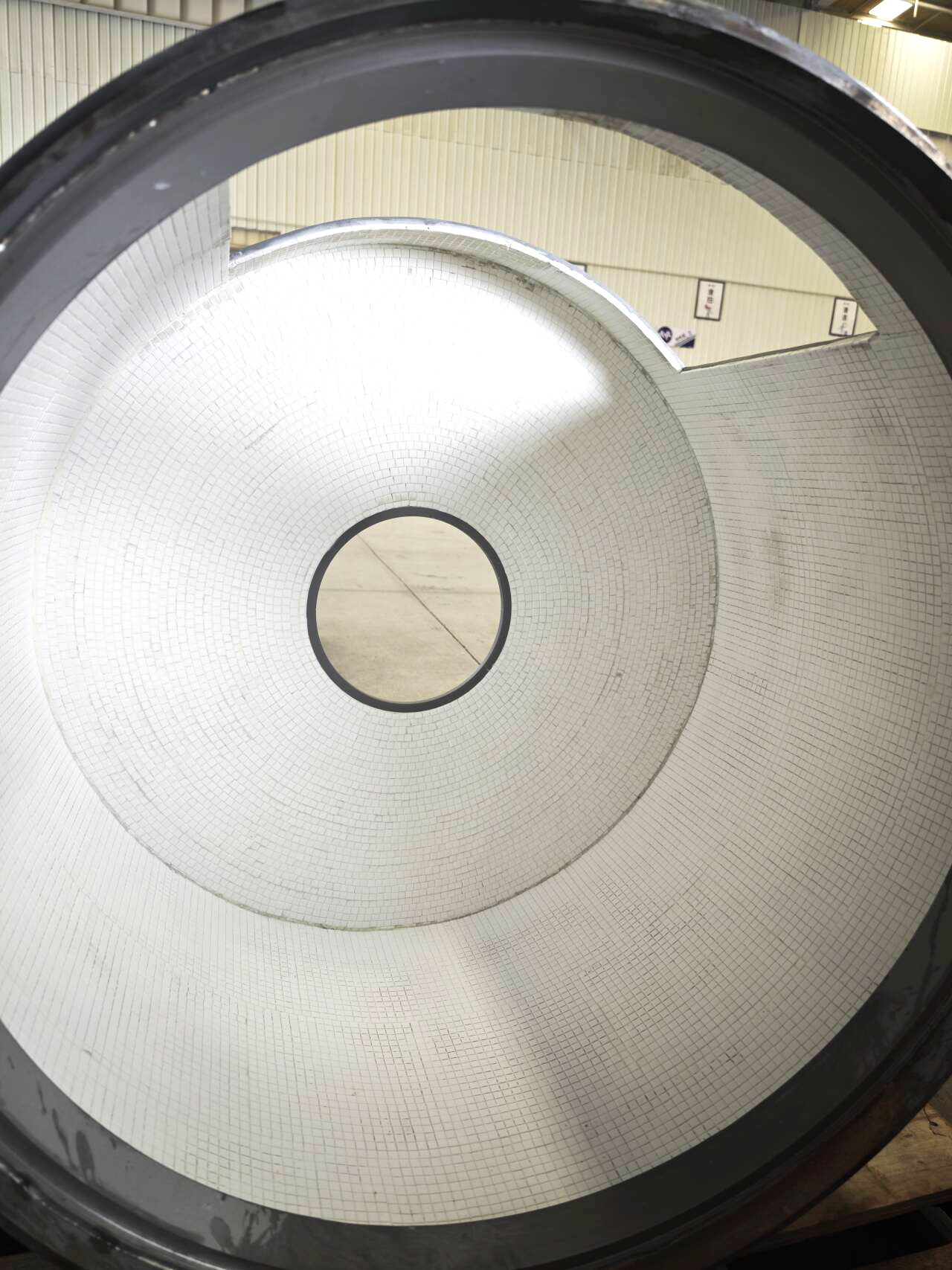 锂电混合造粒机陶瓷内衬 氧化铝马赛克贴片 造粒机锥底陶瓷衬片 新能源粉体防串料内衬 干法造粒设备耐磨贴瓷 锂电设备非标陶瓷施工 高纯刚玉耐磨内衬 淄博赢驰陶瓷新材料有限公司