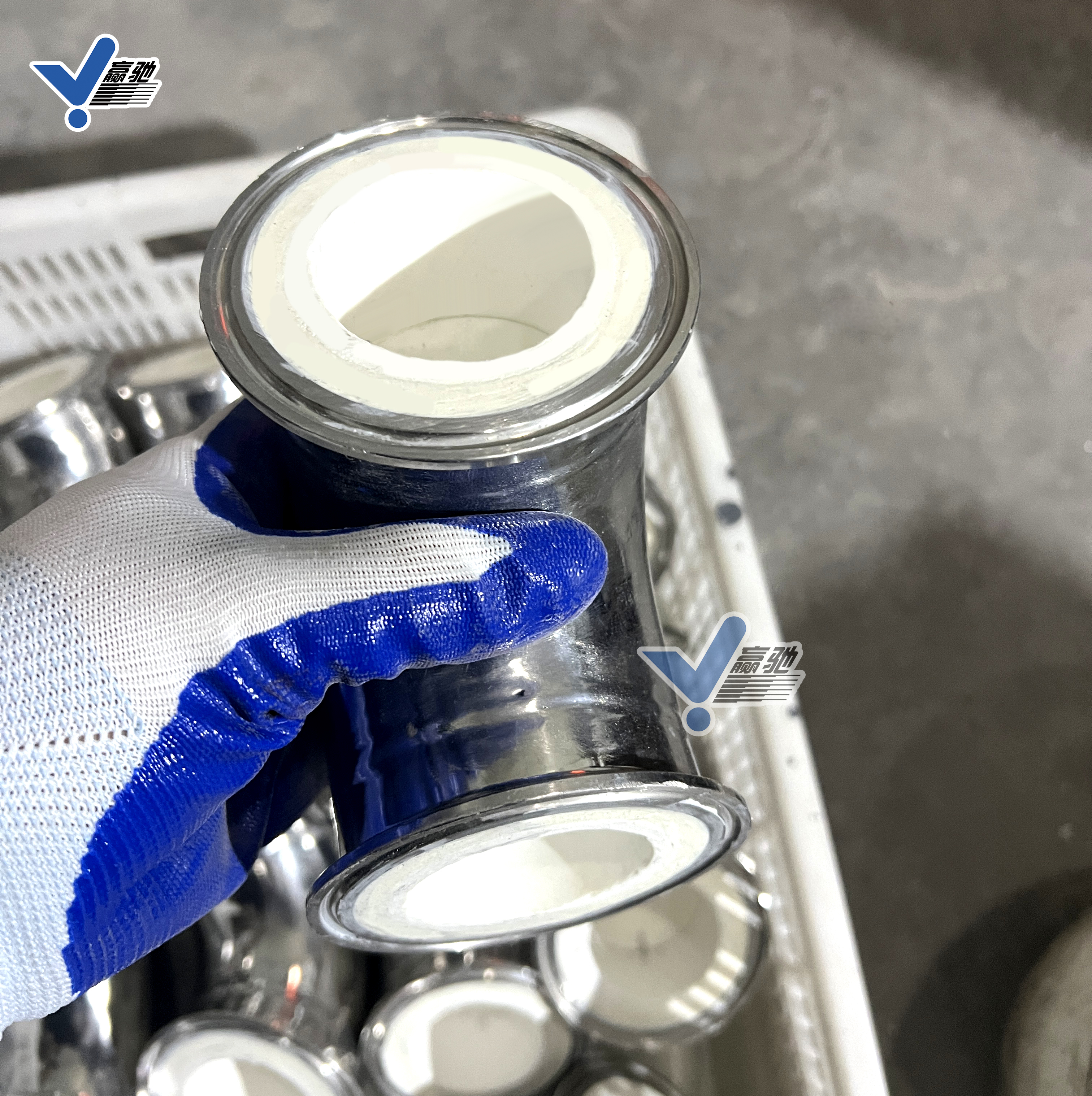 镜面不锈钢弯头内衬氧化铝陶瓷环 不锈钢弯头内衬氧化铝 小口径管道内衬耐磨陶瓷环 小口径陶瓷复合管道 食品管道防磨内衬管道 陶瓷衬里防磨防腐管道 淄博赢驰陶瓷