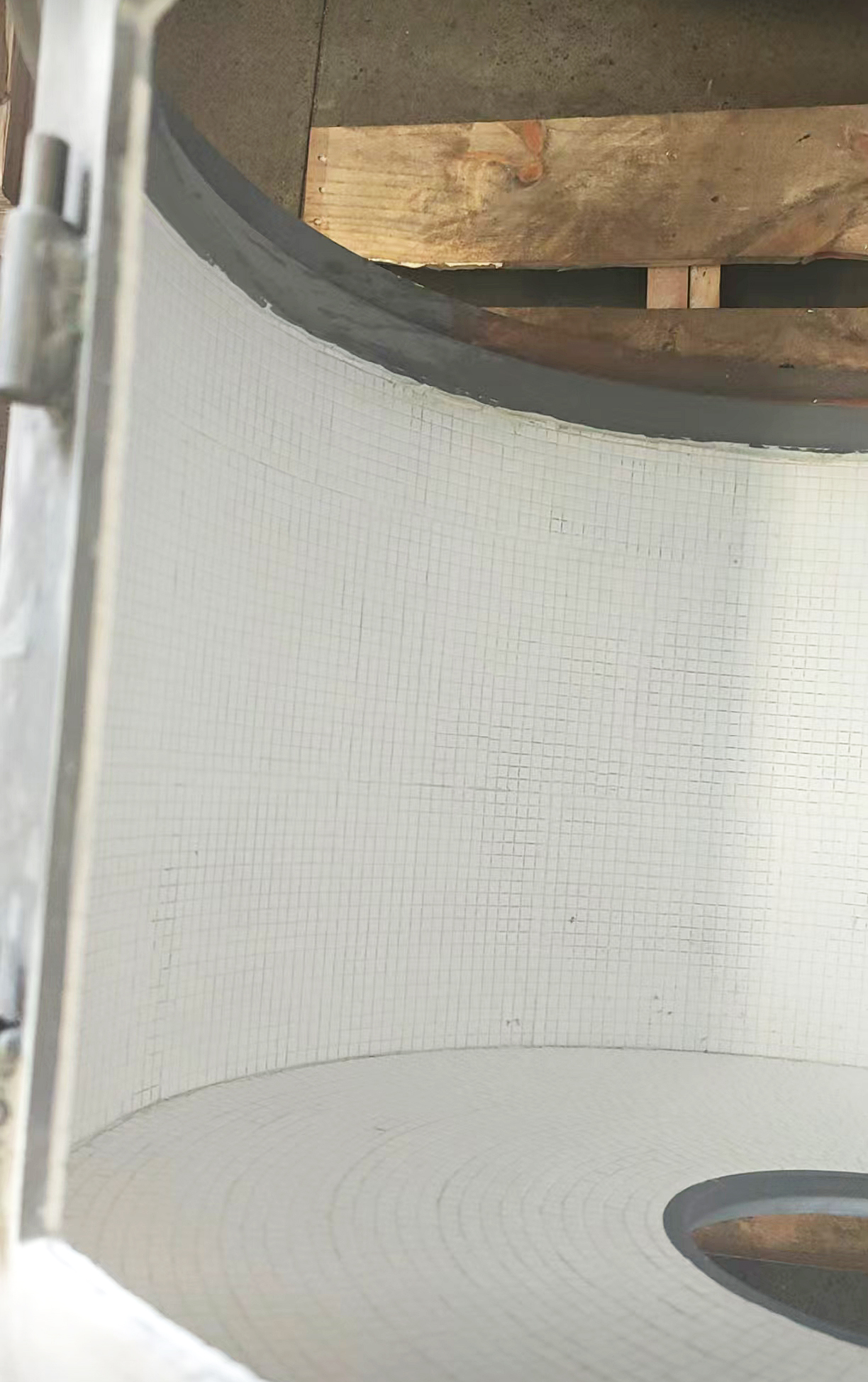 锂电混合造粒机陶瓷内衬 氧化铝马赛克贴片 造粒机锥底陶瓷衬片 新能源粉体防串料内衬 干法造粒设备耐磨贴瓷 锂电设备非标陶瓷施工 高纯刚玉耐磨内衬 淄博赢驰陶瓷新材料有限公司